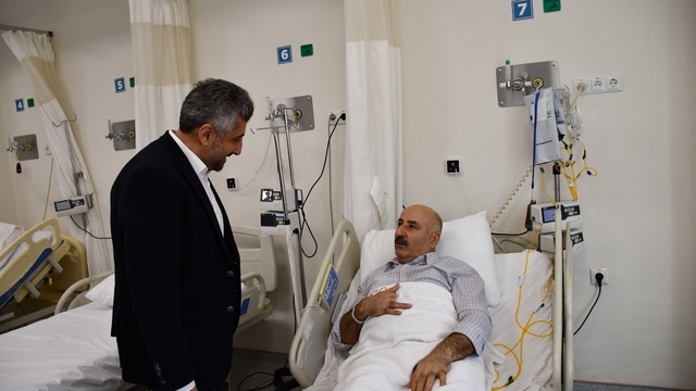 Erol Olçok Eğitim ve Araştırma Hastanesi Başhekimi Gömeç'ten kanser hastalarına ziyaret