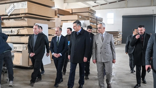 Vali Çiftçi Oltu'da işletmeleri ziyaret etti