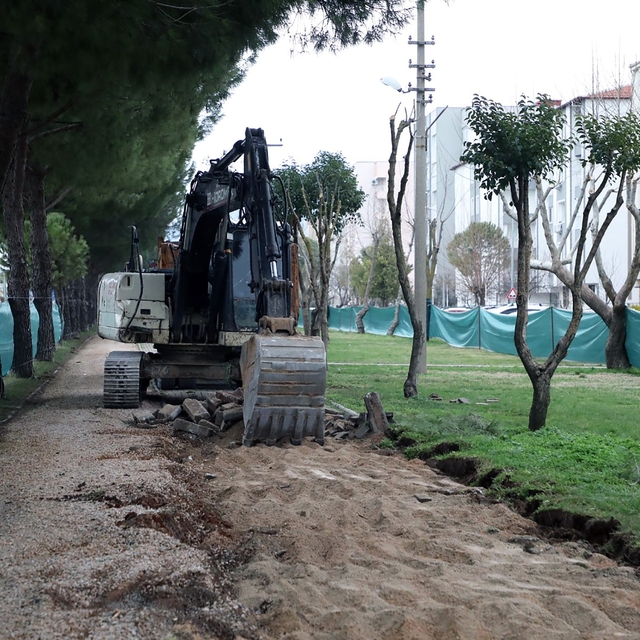 Menteşe Atatürk Bulvarında yürüyüş ve bisiklet yolları yenileniyor