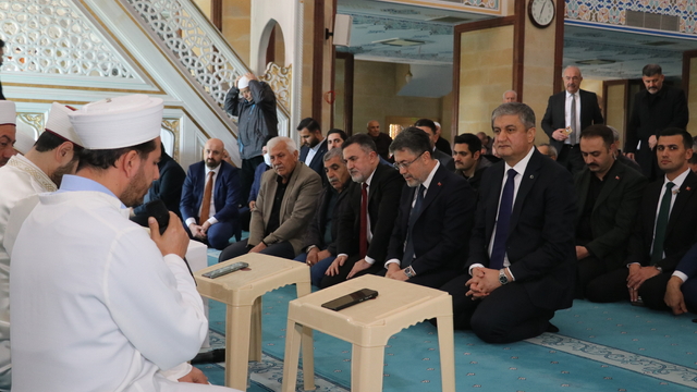 Tarım ve Orman Bakanı Yumaklı, Adana'da ziyaretlerde bulundu