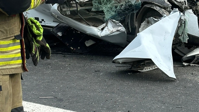 TEM'de otomobil tıra çarptı: 1 ölü, 1 yaralı