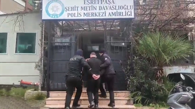 Konak polisinden kaçamadılar: 2 firari yakalandı