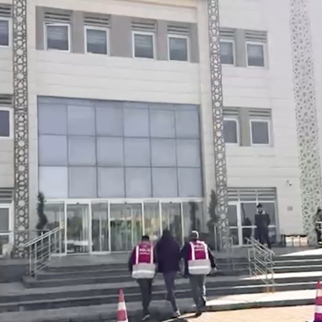 Çanakkale'de göçmen kaçakçılığı operasyonu: 3 organizatör ve 16 kaçak göçme...