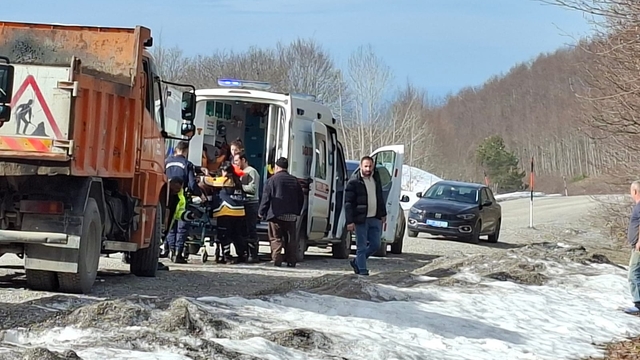 Kastamonu'da devrilen otomobildeki 2 kişi yaralandı