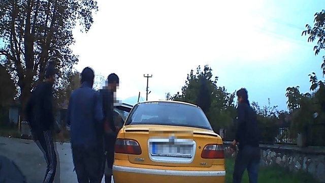 Sınır illerinden Kocaeli'ye uzanan göçmen kaçakçılığı hattı çökertildi: 16 gözaltı
Kocaeli merkezli 3 ilde göçmen kaçakçılığı operasyonu