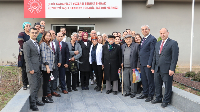 AK Parti Genel Başkan Yardımcısı Kaya, Adana'da şehit ailesi ve huzurevi sakinleriyle görüştü