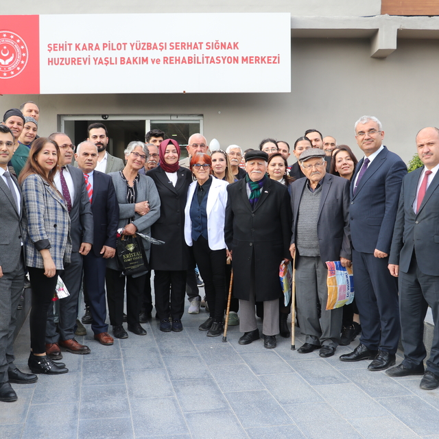 AK Parti Genel Başkan Yardımcısı Kaya, Adana'da şehit ailesi ve huzurevi sa...