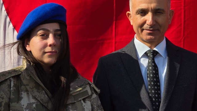 Üniversiteli Beliz, enkazdan annesi ve ağabeyini çıkarıp, parkasını üzerine örten emekli Albay ile buluştu: Beni çok güvende hissettirdiniz