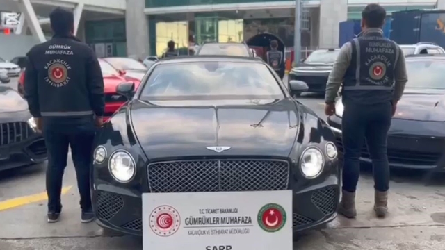 Gümrükten usulsüz geçirilen 65 lüks araca el konuldu: 22 gözaltı