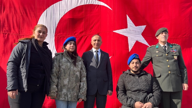 Hatay'da duygulandıran buluşma: Depremzede Beliz, 3 yıldır sakladığı emanetin sahibiyle bir araya geldi