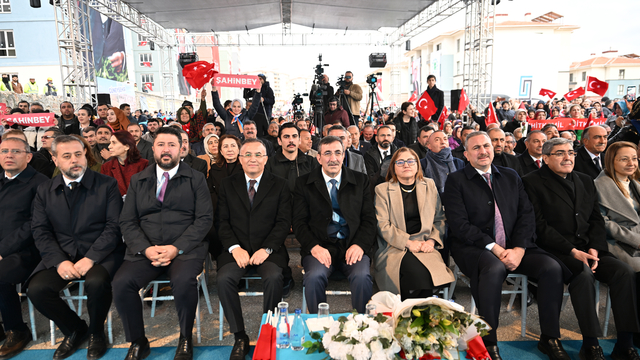 Cumhurbaşkanı Yardımcısı Yılmaz, Gaziantep'te konut kura çekilişi töreninde konuştu: