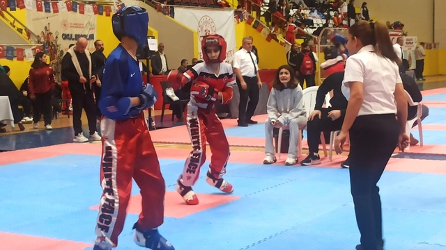Okul Sporları Küçükler ve Yıldızlar Türkiye Kick Boks Şampiyonası Osmaniye'de başladı