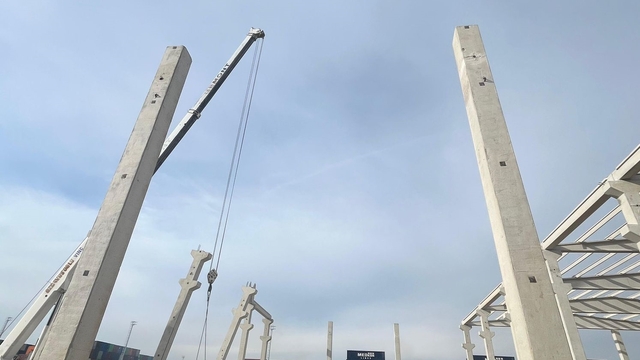 Mersin'de inşaat şantiyesinde beton blokların devrilmesi sonucu 2'si ağır 3 kişi yaralandı