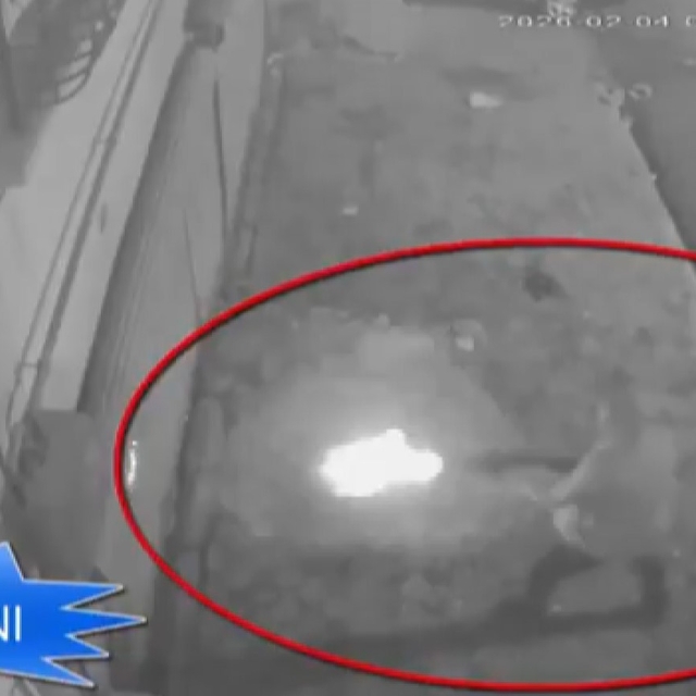 Garaja pompalı tüfekle ateş eden 2 şahıs tutuklandı: O anlar kamerada