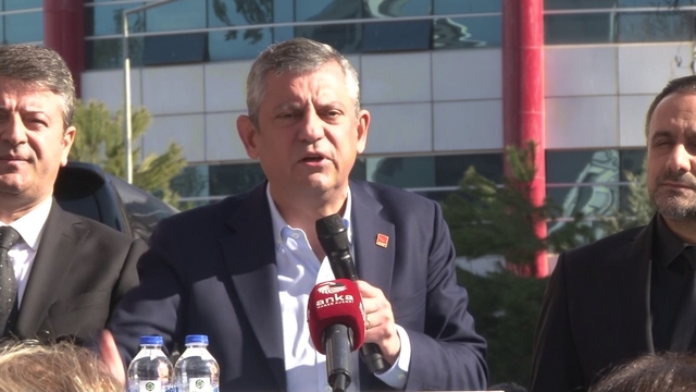 CHP Genel Başkanı Özgür Özel vatandaşlarla bir araya geldi