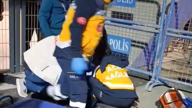 Maç aşkı canından ediyordu
Kocaelispor-Beşiktaş maçında yüksekten düşen ve kalbi duran taraftar yeniden hayata döndürüldü