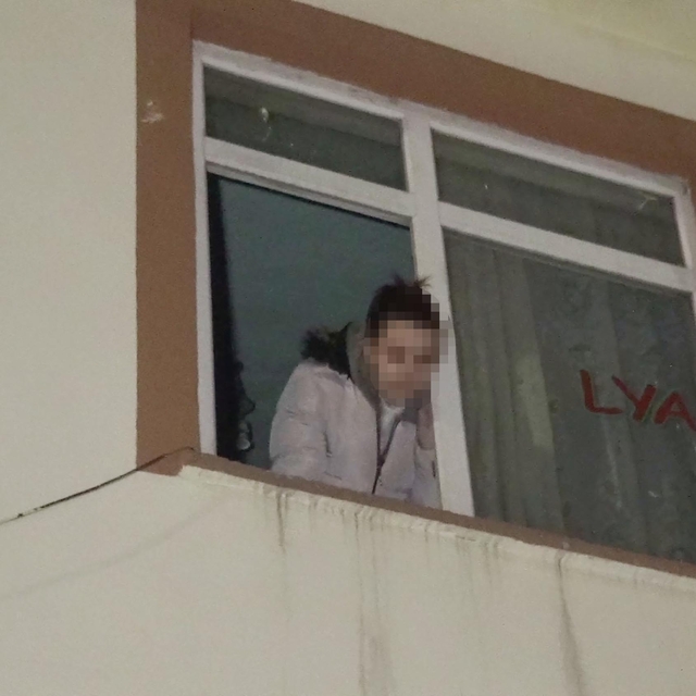 Bir evde zorla tutulan kadını polis ve itfaiye kurtardı