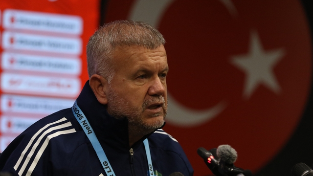 Volkan Kazak: "Tutarlı ve adaletli yönetim istiyoruz"
Kocaelispor Yardımcı Antrenörü Volkan Kazak:
"Taraftarımıza acil şifa diliyoruz"