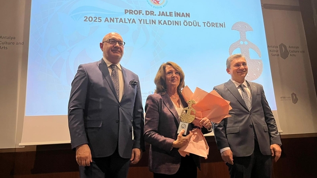 ATAV'ın "Jale İnan 2025 Yılın Kadını Ödülü" Prof. Dr. Sarvan'a verildi