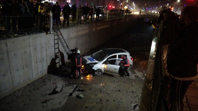 Kontrolden çıkan otomobil sulama kanalına düştü: 1 yaralı