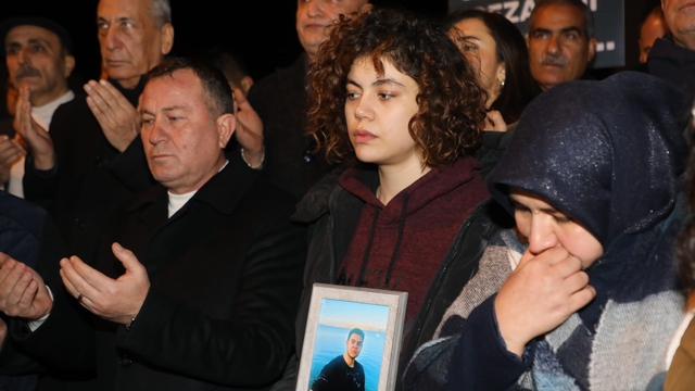 6 Şubat depremlerinin yıl dönümünde Nizip'te anma töreni düzenlendi