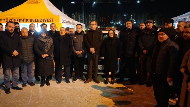 Gaziantep'te deprem şehitleri 3'üncü yılında göz yaşlarıyla anıldı
Dualar okundu, saygı duruşunda bulunuldu, hayatını kaybedenlerin yakınları göz yaşı döktü