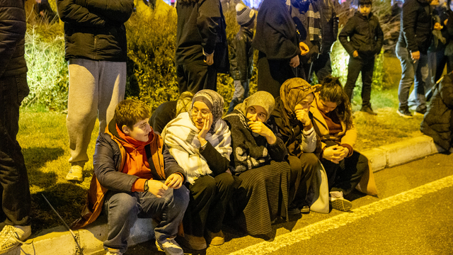 İçişleri Bakanı Yerlikaya, Adıyaman'da depremde hayatını kaybedenler için düzenlenen "sessiz yürüyüş"e katıldı