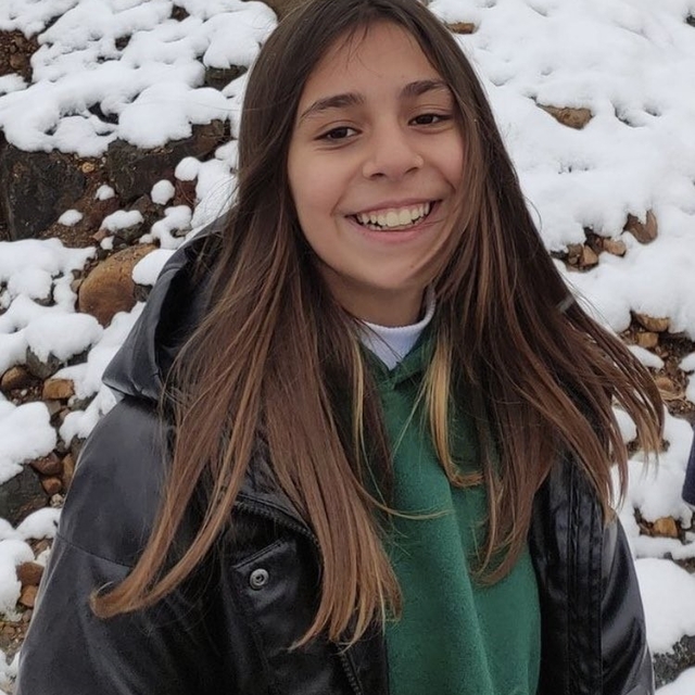 Depremde tüm ailesini kaybeden baba, 04.17'de mezar başında gözyaşlarına bo...