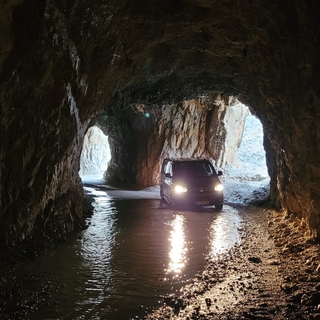 Kemaliye'de Taş Yolu'nda kar suları tünelleri bastı