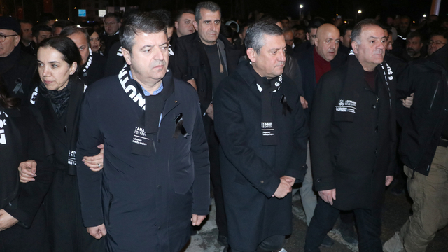 Depremde hayatını kaybedenler Adıyaman'da "sessiz yürüyüş"le anıldı