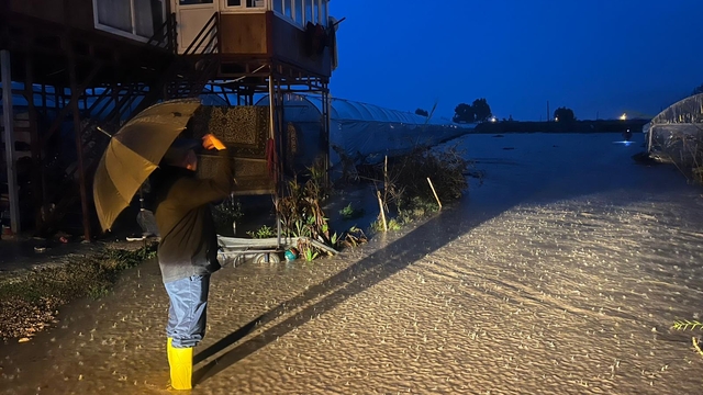 Antalya'da kuvvetli sağanak hayatı olumsuz etkiliyor