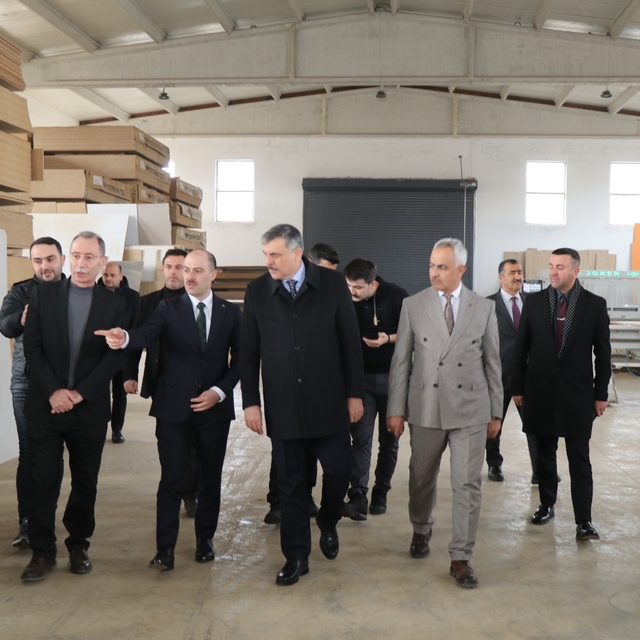 Vali Çiftçi'den Oltu çıkarması