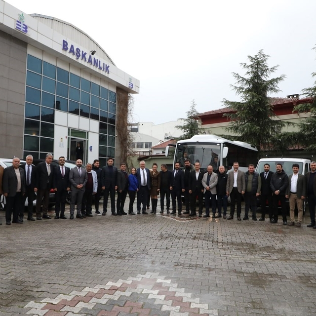 Edremit Belediyesi 8 yeni aracı hizmete sundu
Edremit Belediyesi araç parkı...