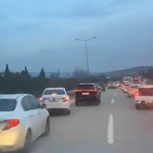 Bursa'da yoğun trafikte, fermuar sistemi takdir topladı