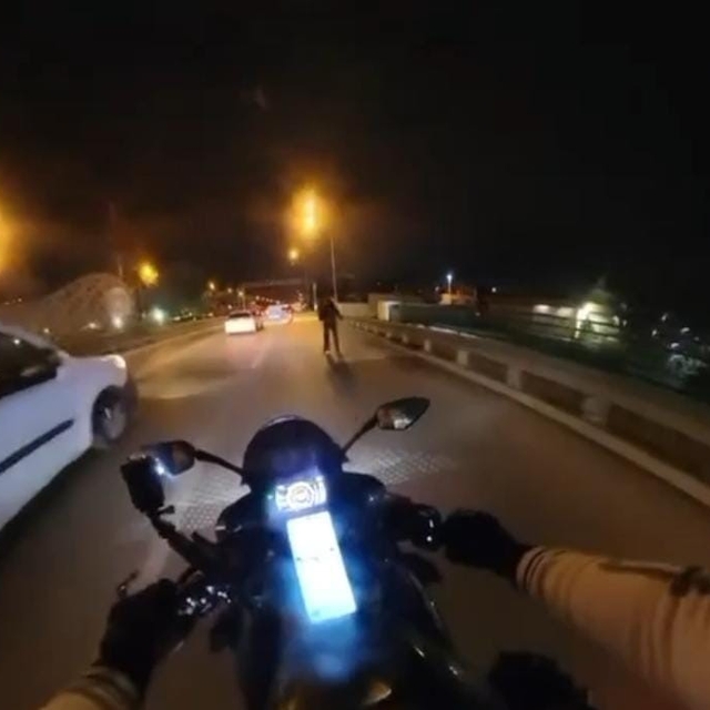 Yola atlayan yaya tehlikeli anlar yaşattı