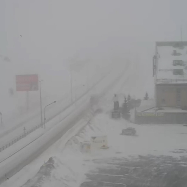 Ulaşıma kar ve tipi engeli