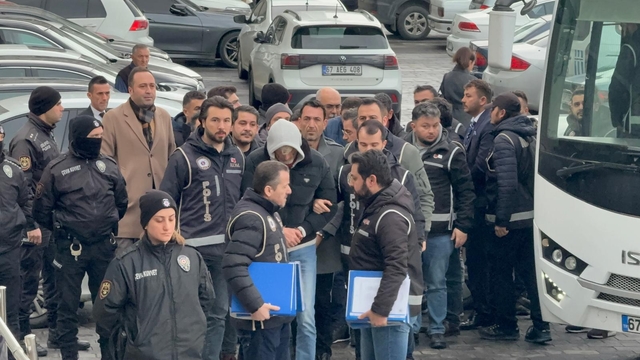 Zonguldak'ta araç muayene işlemlerinde usulsüzlük yaptıkları iddiasıyla 13 şüpheli yakalandı