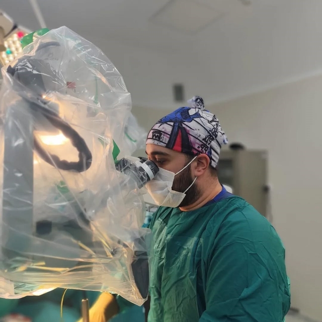 Bayburt'ta genç hastanın bel kayması ilk kez uygulanan gülen yüz tekniğiyle...