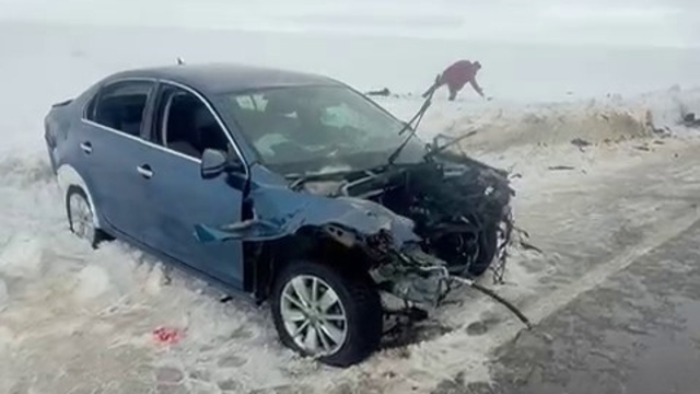 Erzurum'da otomobille tırın çarpıştığı kazada sürücüler yaralandı