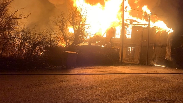 Karabük'te köyde çıkan yangın 4 evi ve bir ahırı küle çevirdi