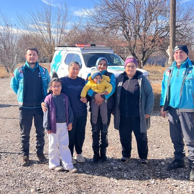 UMKE ekipleri enkazdan kurtardıkları depremzede aileyle 3 yıl sonra buluştu