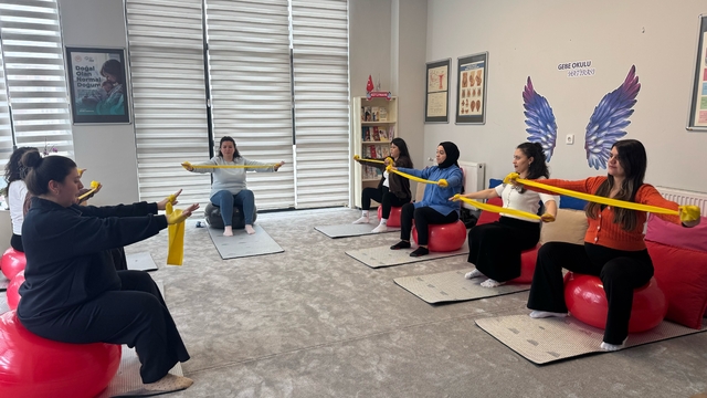 Bartın'da anne adayları gebe okulunda aldıkları eğitimle bilinçleniyor