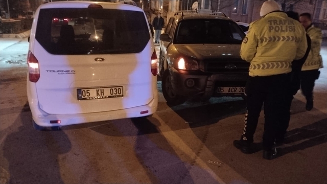 Amasya'da iki otomobilin çarpıştığı kazada 2 kişi yaralandı