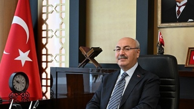 Vali Köşger; "Asrın feleklerinde dayanışmanın en güçlü örneklerini sergilemiştir"