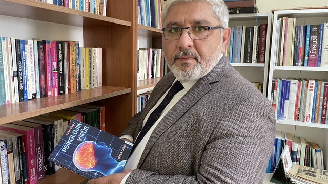 SCÜ'lü Akademisyene Avrupa'dan Prestijli Görev
Sivas Cumhuriyet Üniversitesi akademisyenlerinden Doç. Dr. Sefer Darıcı,  COST bağımsız dış uzmanı olarak görevlendirildi