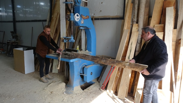 Depremin ayırdığı Cömert ailesi hayata tutunmaya çalışıyor