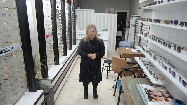 Depremde ölen eşinin mesleğini sürdürerek hayata tutundu