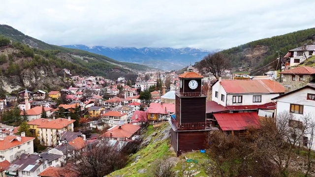 Yaklaşık 20 metrelik kubbesiyle asırlara meydan okuyor