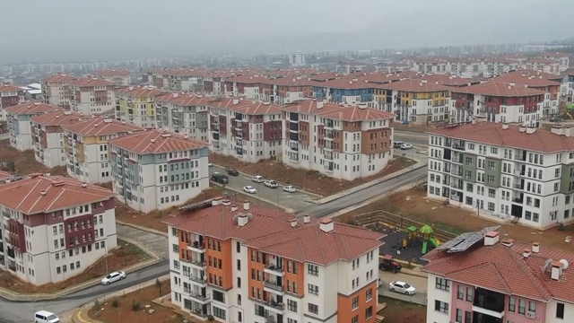 Kısa sürede evleri teslim edilen Nurdağılı depremzedelerden devlete teşekkür