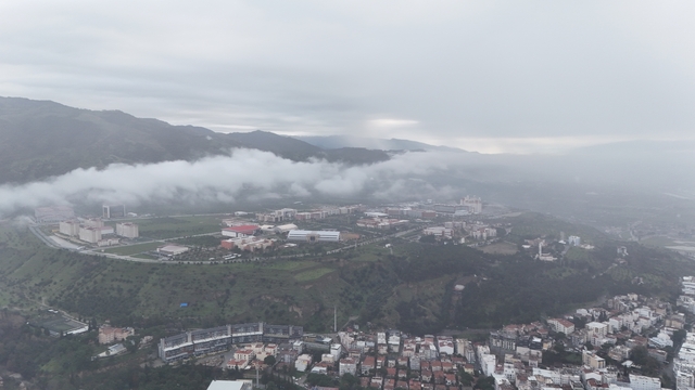 Aydın güne bulutla uyandı
ADÜ, bulut denizinin içinde kaldı